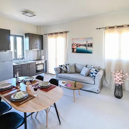 Апартаменты Thalia Pandokrator